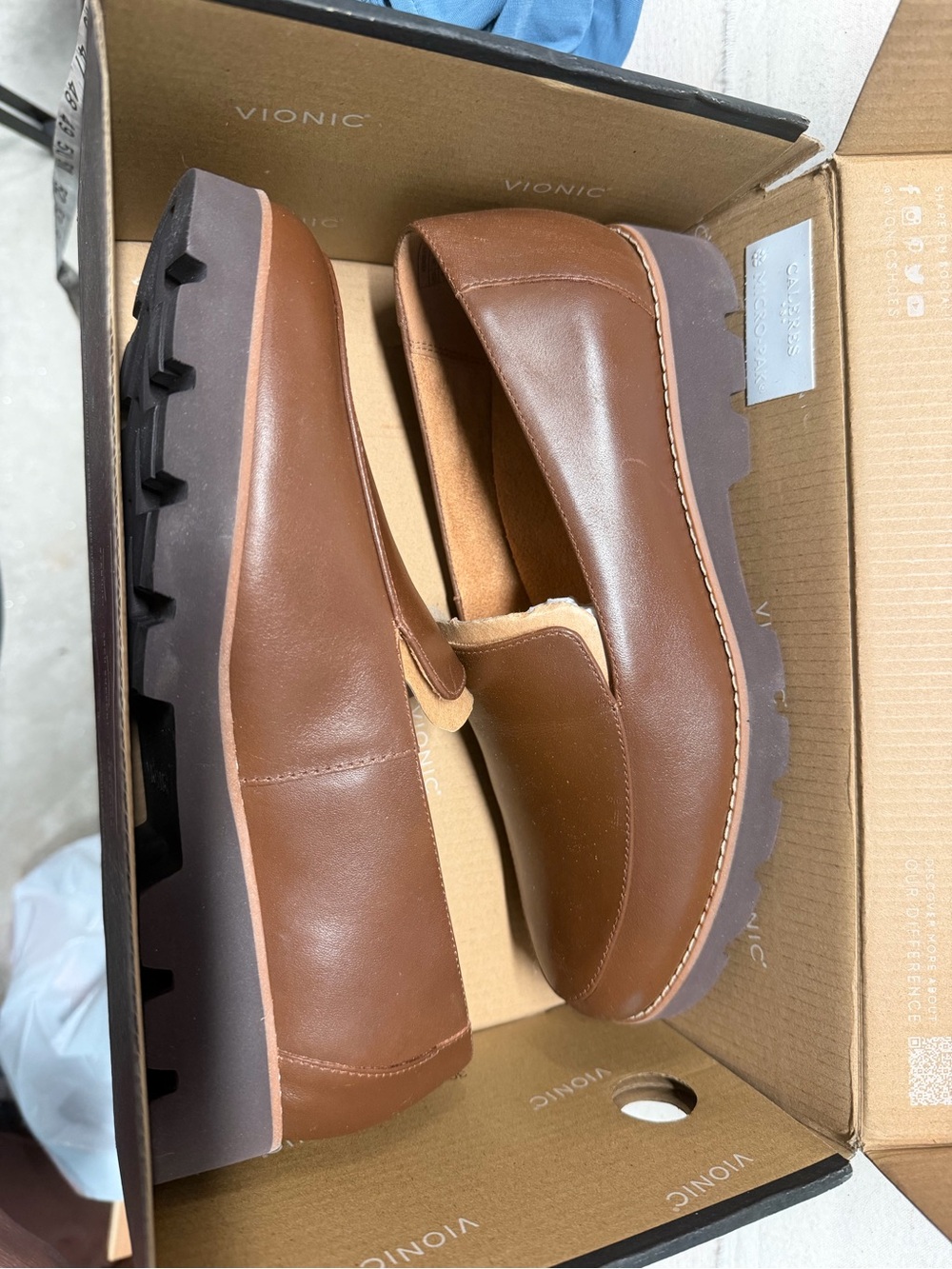 Vionic Kensley Leather Slip-On Lug Sole Platform Loafers Brown size 8 WIDE - Picture 2 of 6